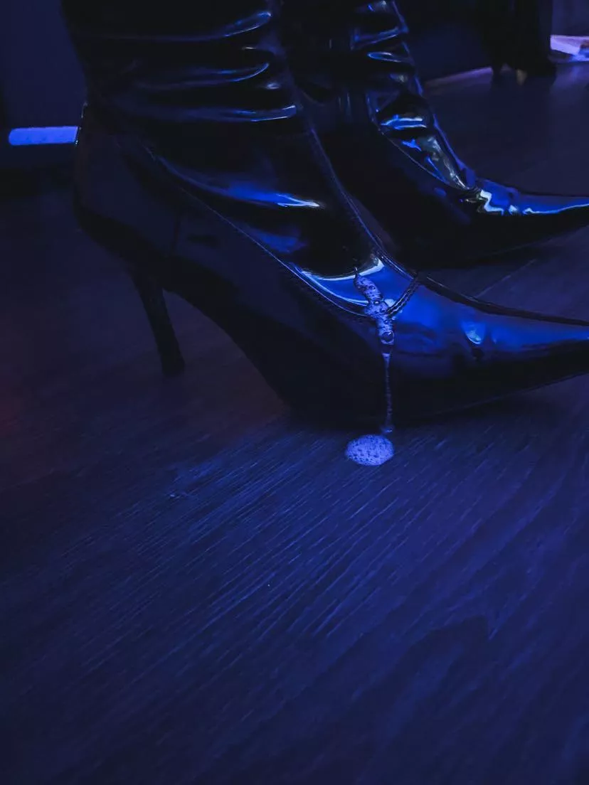Lick my spit off of my latex heels like a good boy 💋