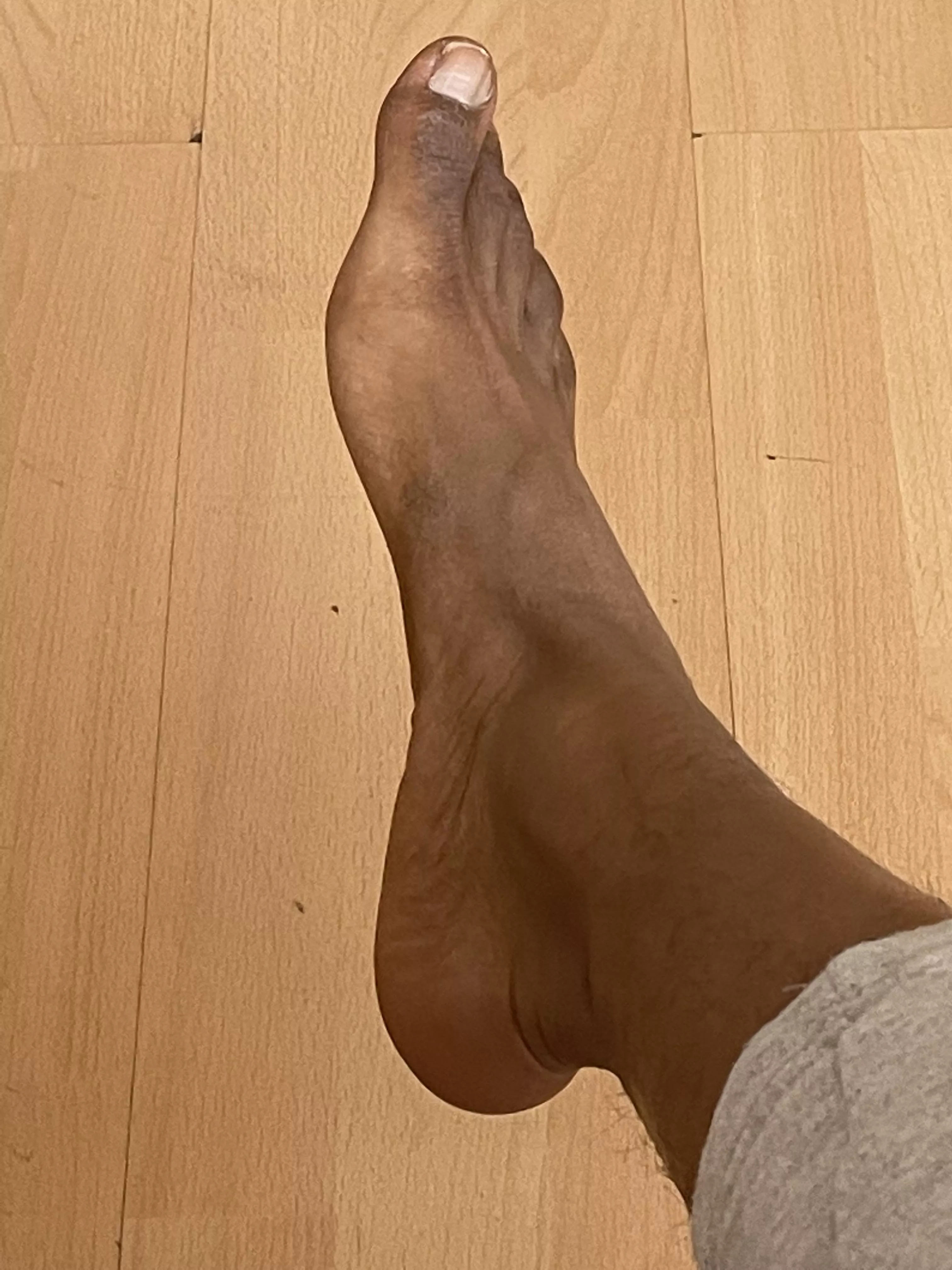 Lick the arch….foot Doms/subs DM Me