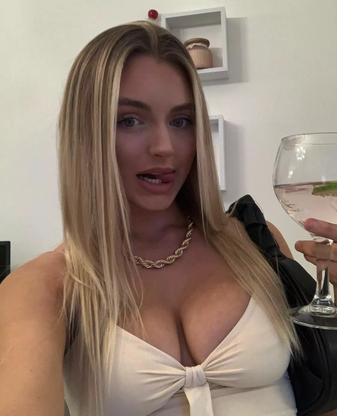 Lick them saggy milkers Lick them saggy milkers