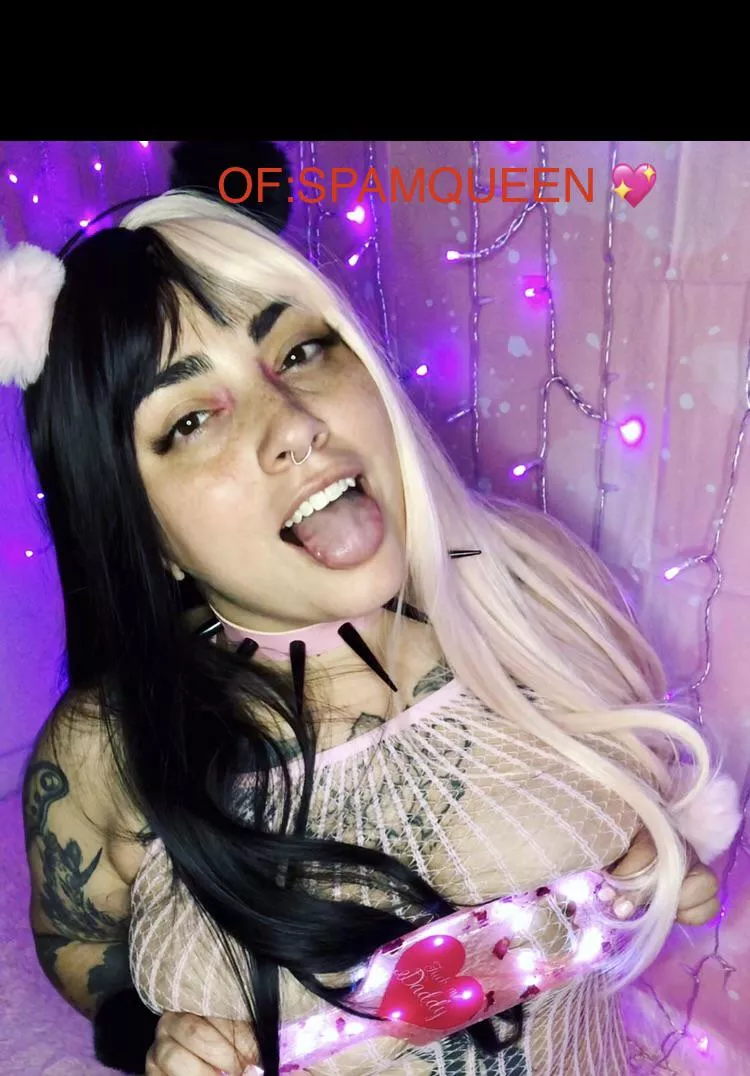 Light up paddle and pink makeup?