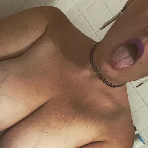 Like my purple lipstick?💜😈