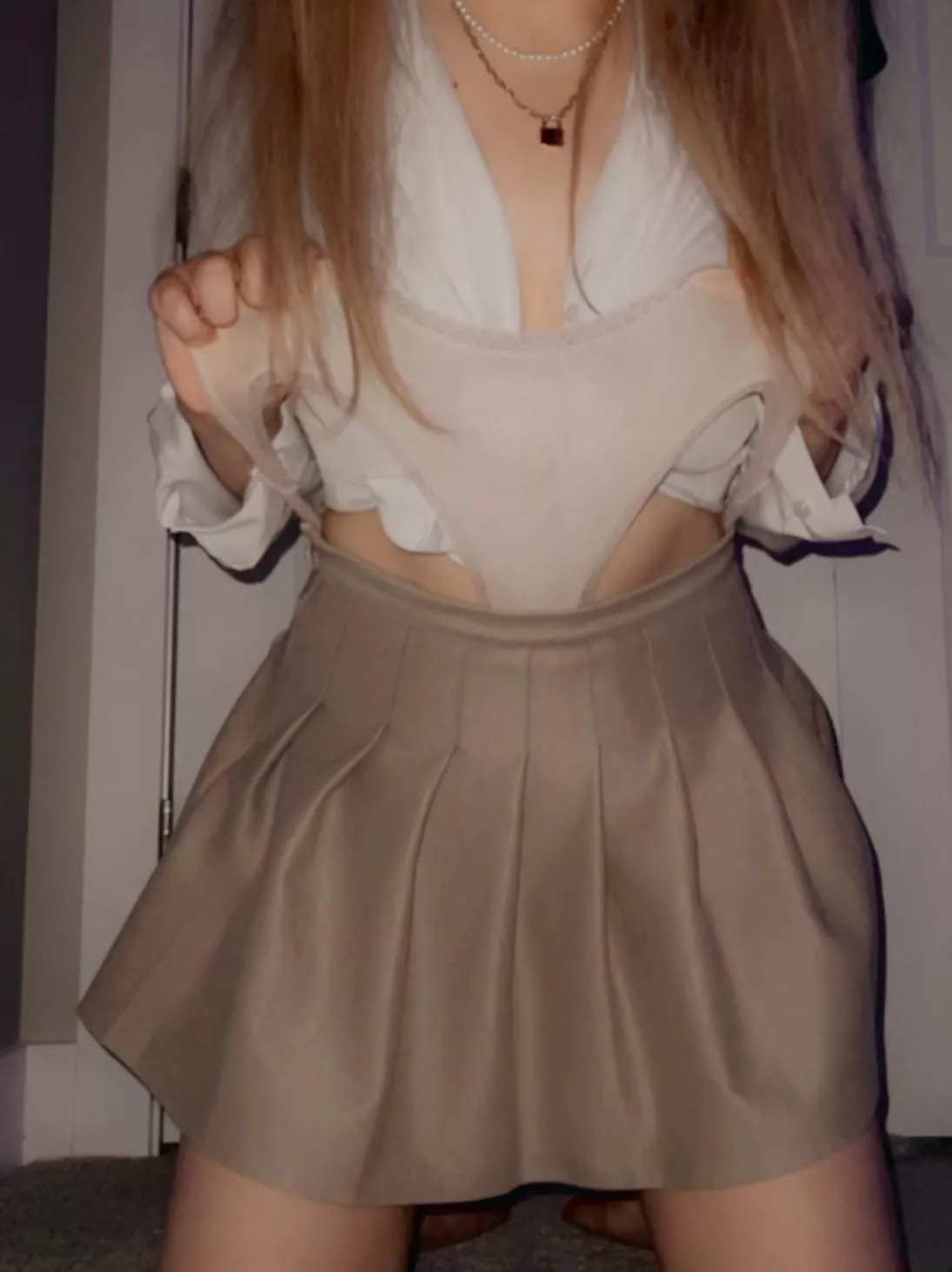 Like my uniform and pigtails daddy?🥰 I think it goes well with the wedgie 😉💦