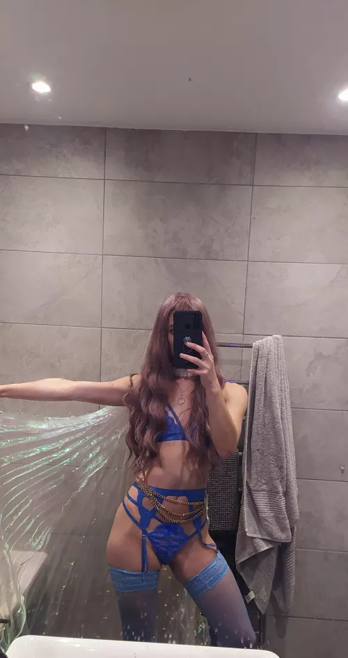 Like this colour on me? 💙[F]