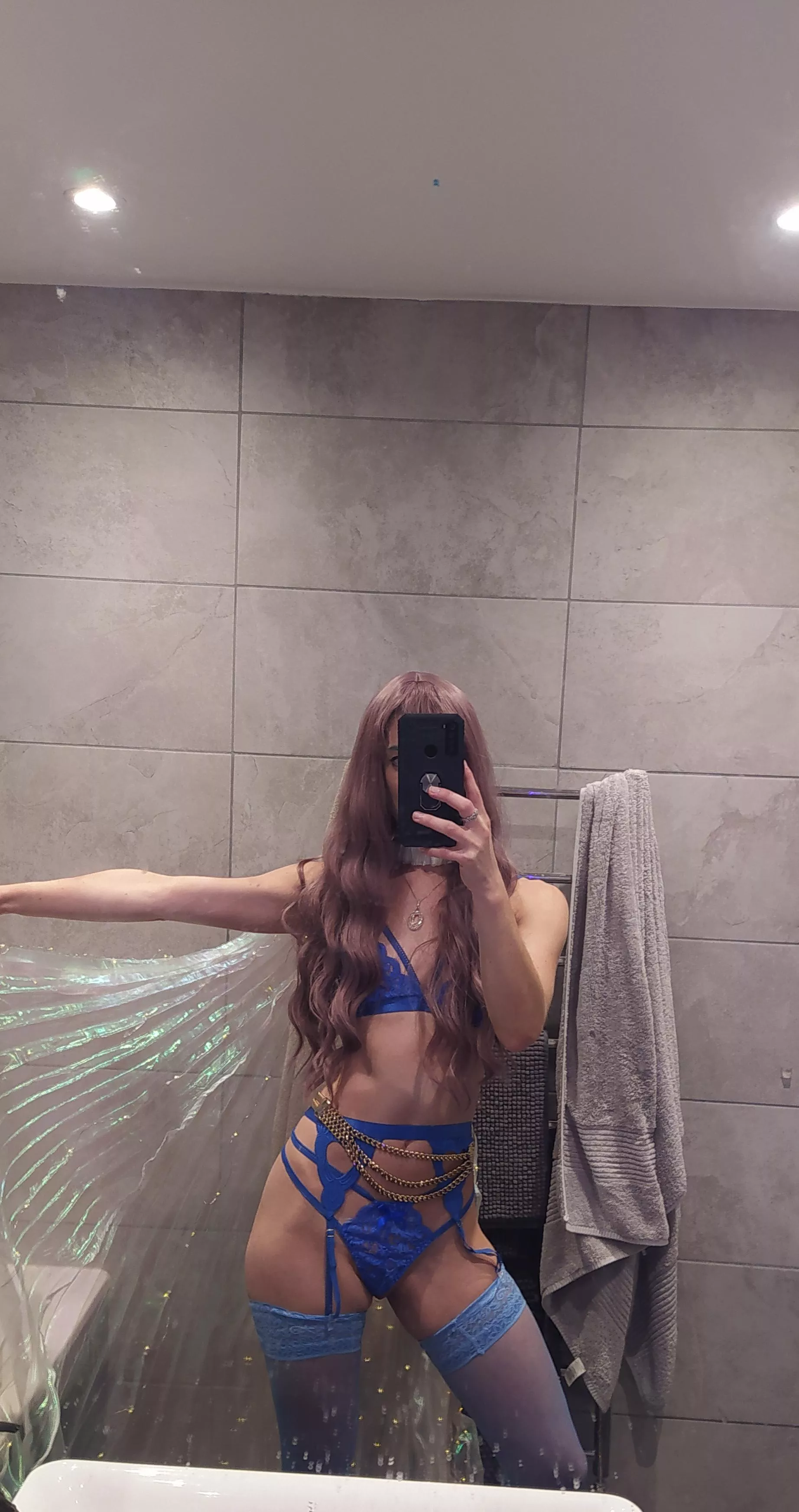 Like this colour on me? 💙[F]