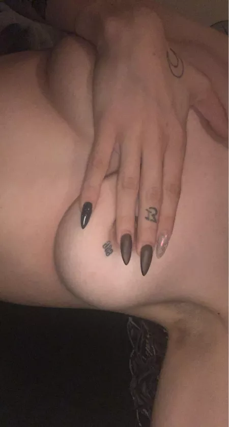 Lil hand bra action ?