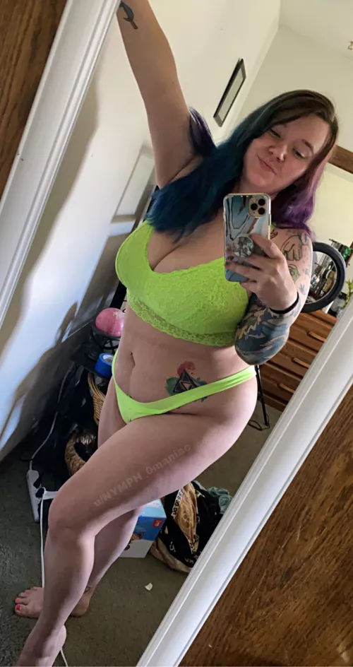 Lime green is definitely my color π Lime green is definitely my color π