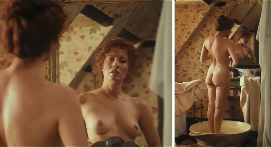 Linda Kozlowski in the 1994 film
