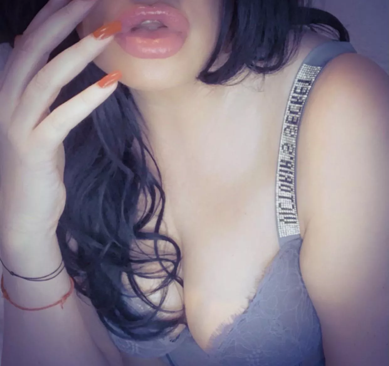 Lips or Boobs ? Lips or Boobs ?