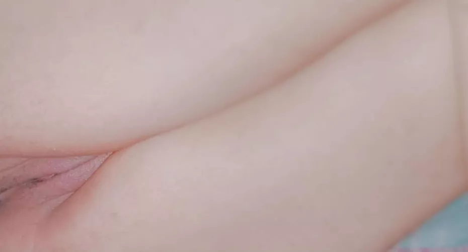 lips that need kissing (f) lips that need kissing (f)