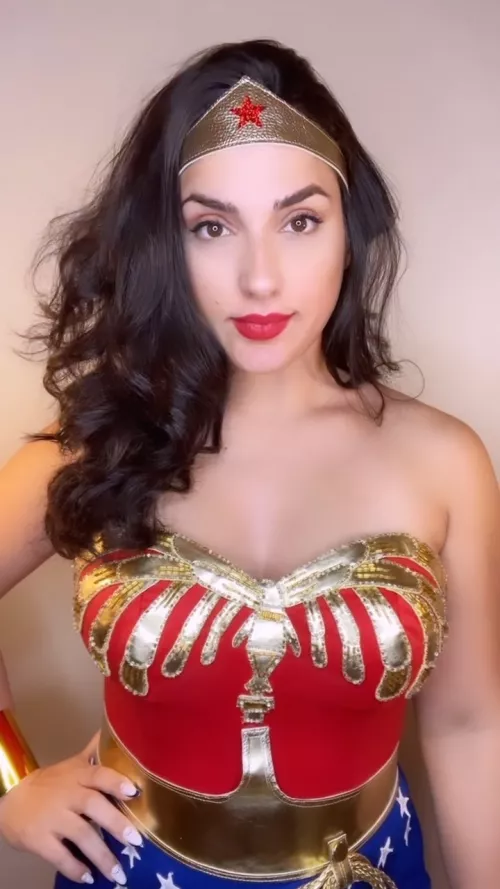Lis Wonder nailing the Classic Wonder Woman look.