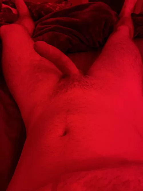 Listening to the rain outside makes me wanna fill someone up so bad π© wanna join? π the red lights stay on π