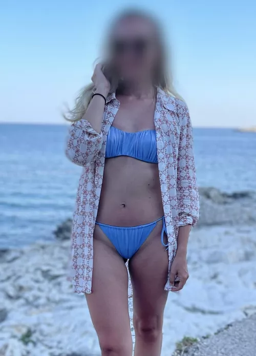 Little cameltoe & little tits