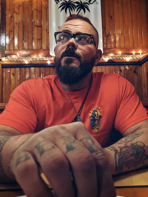 Little dinner date on first night of vacation..maybe we can walk down to the beach and you let me taste you for dessert 😉