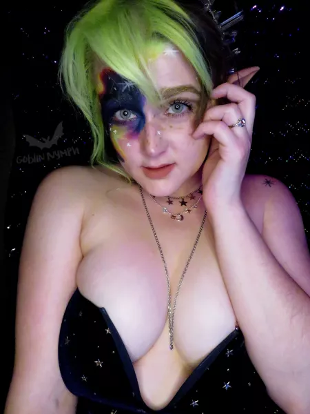 Little space nymph wants to bring you back to her home planet with her 🪐 Little space nymph wants to bring you back to her home planet with her 🪐