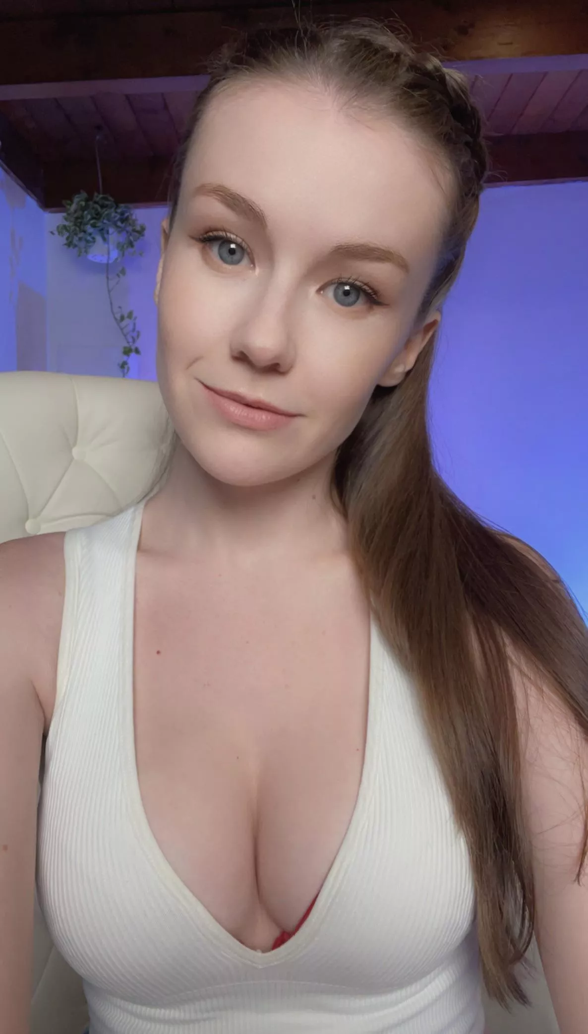 Live on twitch.tv/EmilyBloomShow Live on twitch.tv/EmilyBloomShow