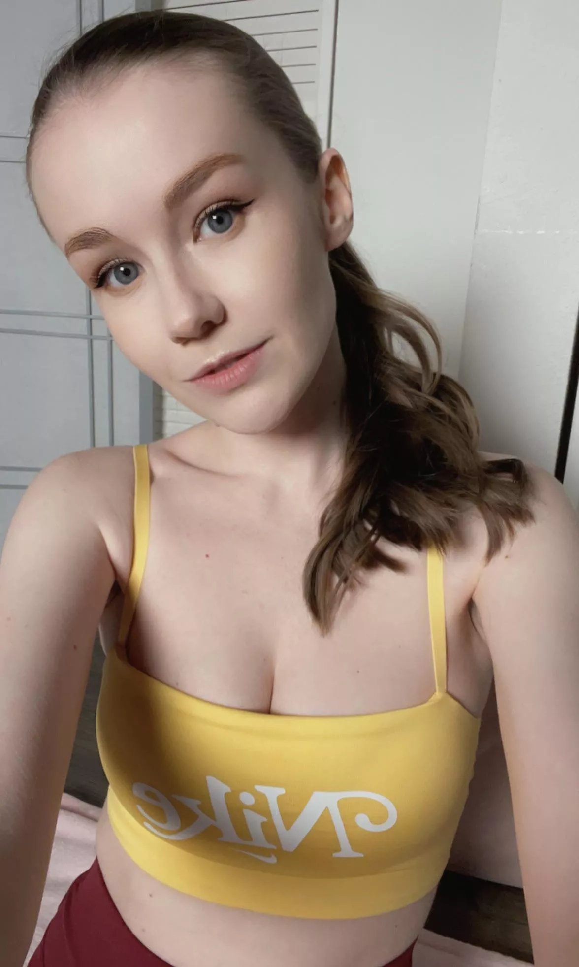 Live on twitch.tv/EmilyBloomShow Live on twitch.tv/EmilyBloomShow