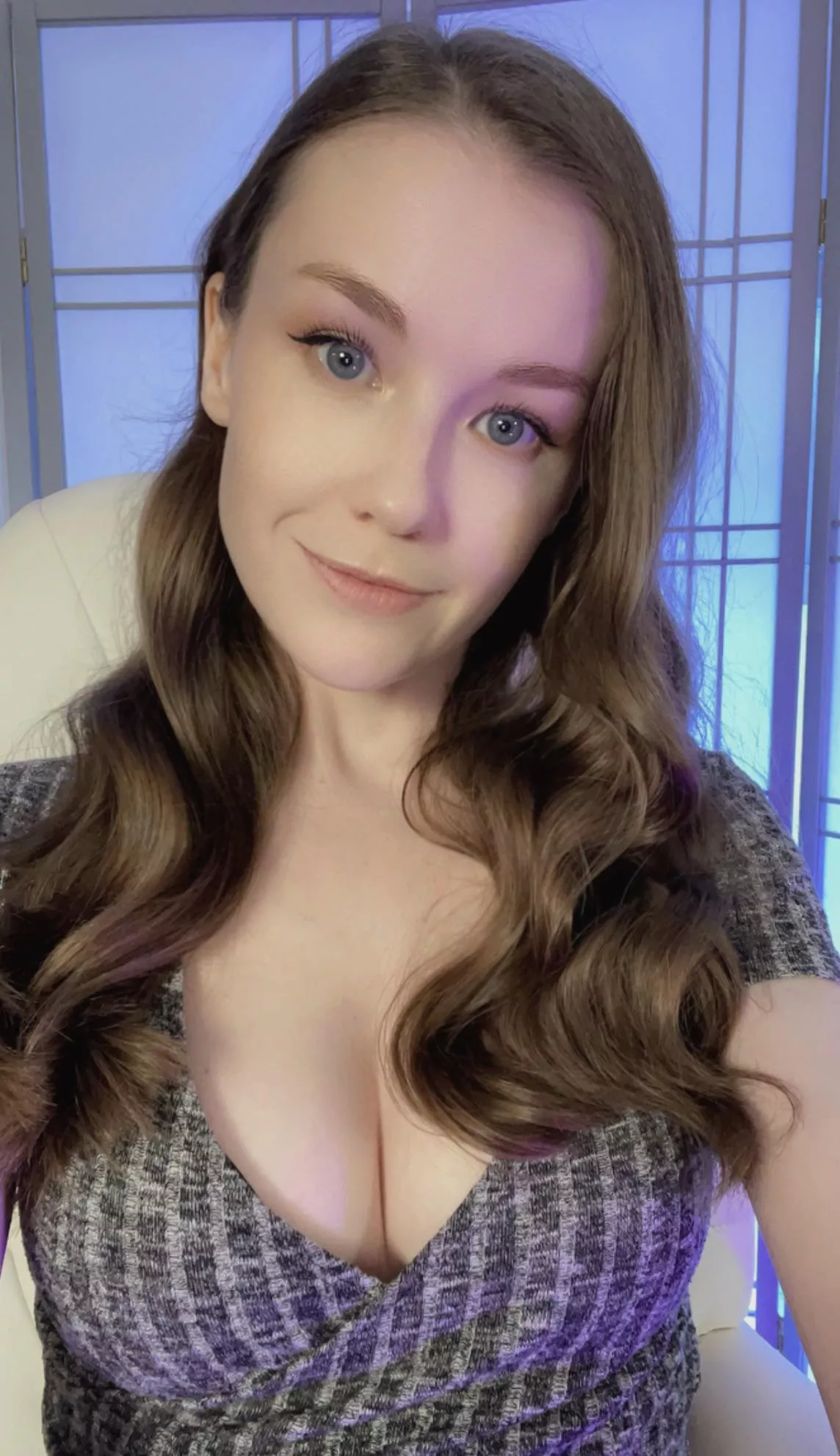 Live on twitch.tv/EmilyBloomShow Live on twitch.tv/EmilyBloomShow