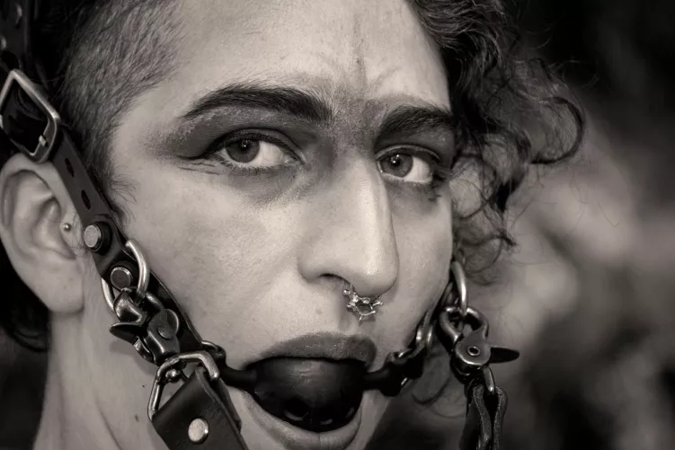 Living deliciously with this gag and harness 😈