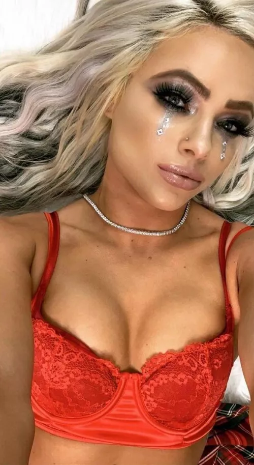 Liv’s Euphoric Selfie
