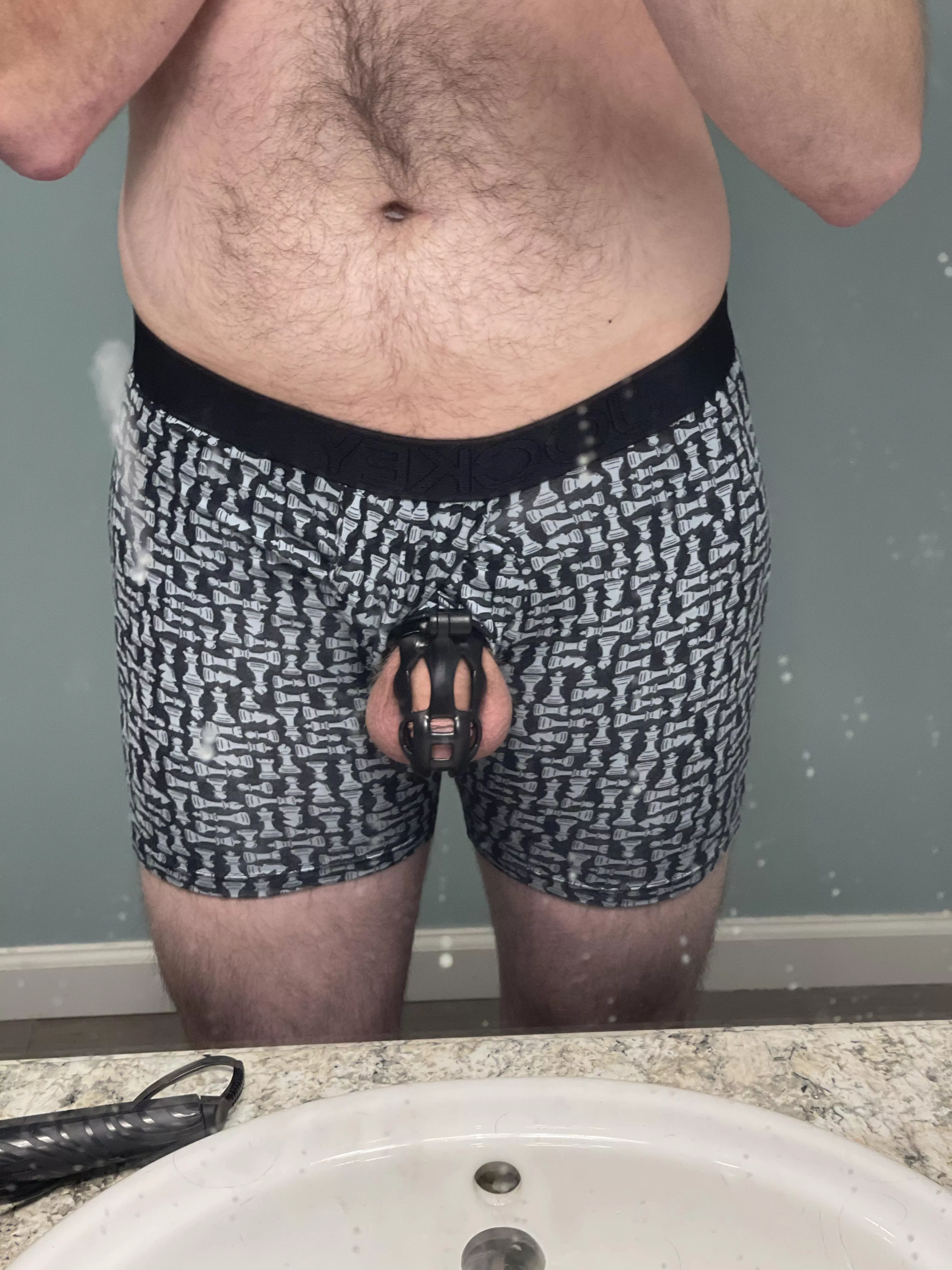 Locked 31 days, and getting fucked daily by tops on grindr 😈🥵