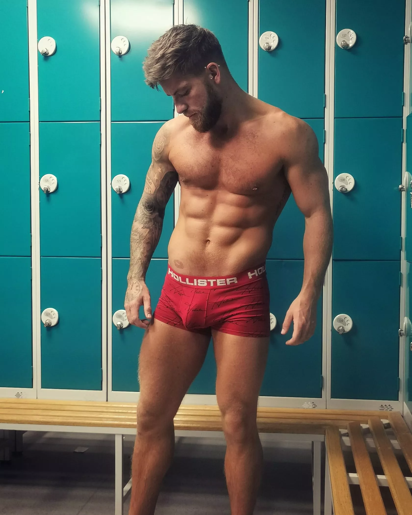 Locker room pose 👌🏻