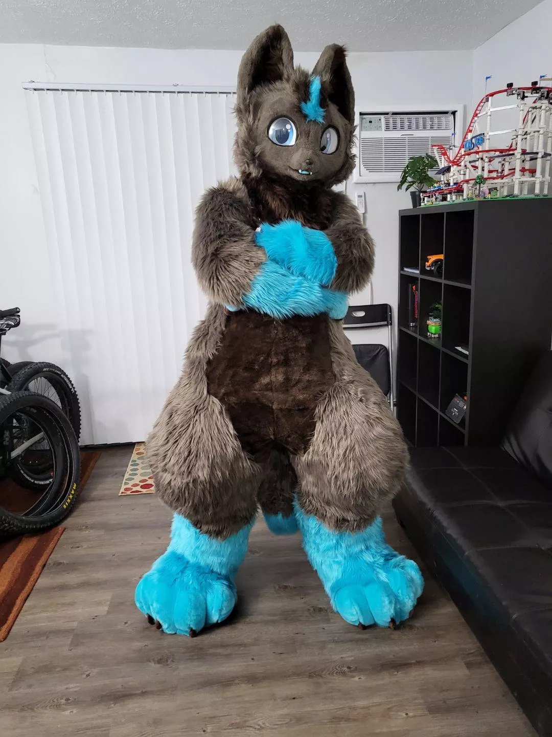 ( Loki ) Unboxing Day!!!! Suit by @Skyehighstudios on twitter