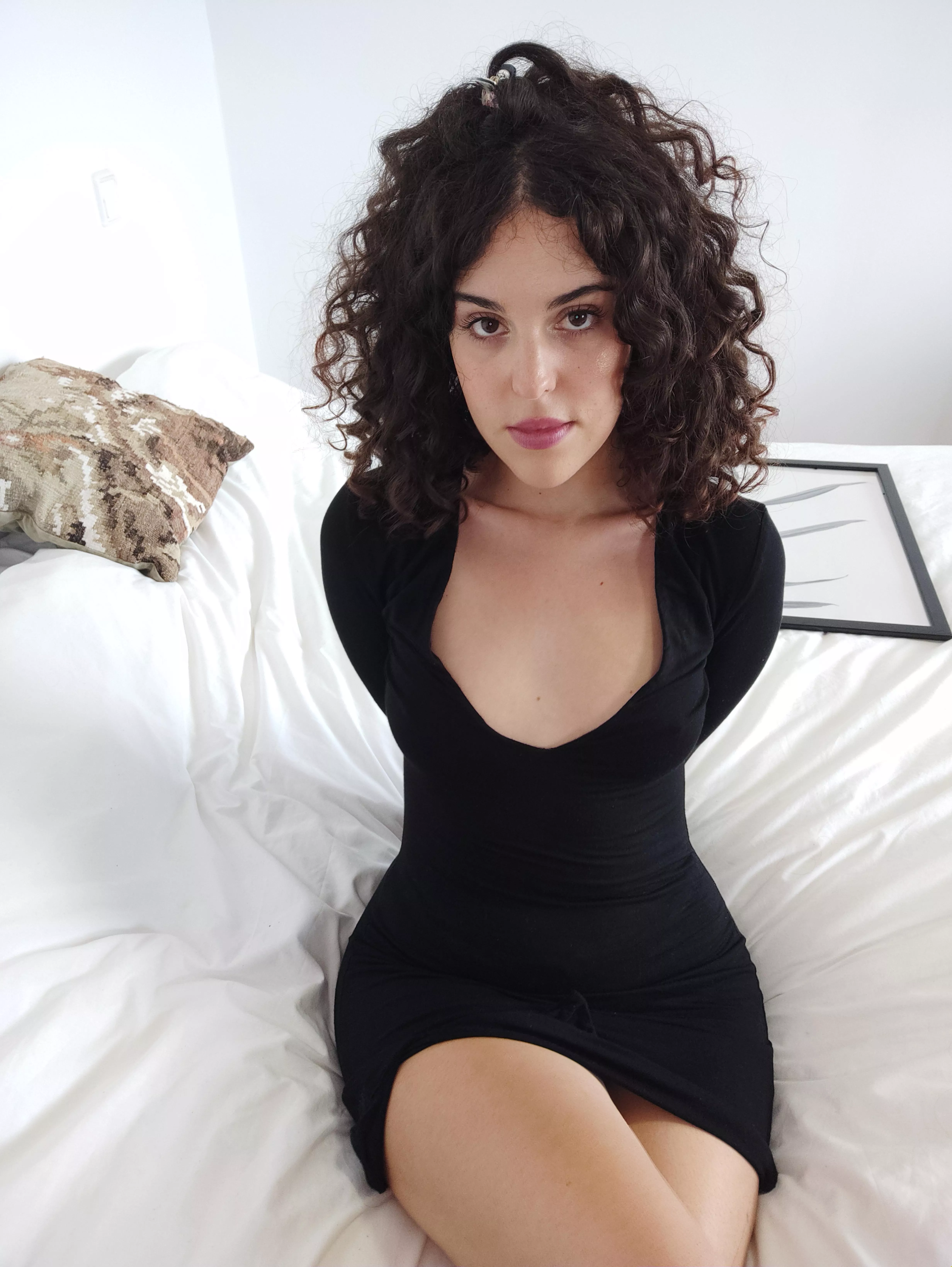 LOL. Yes, I don't seem to have any arms or tits. But good morning to you all. [F]