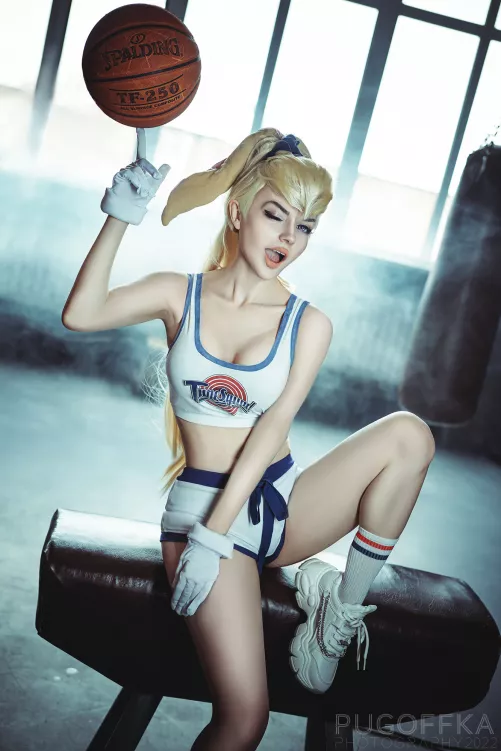 Lola Bunny Space Jam cosplay by Lil_G, photo by Pugoffka_sama [photographer]