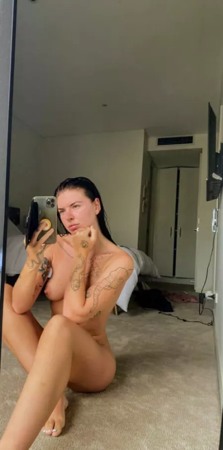 Lonely. Need some company π