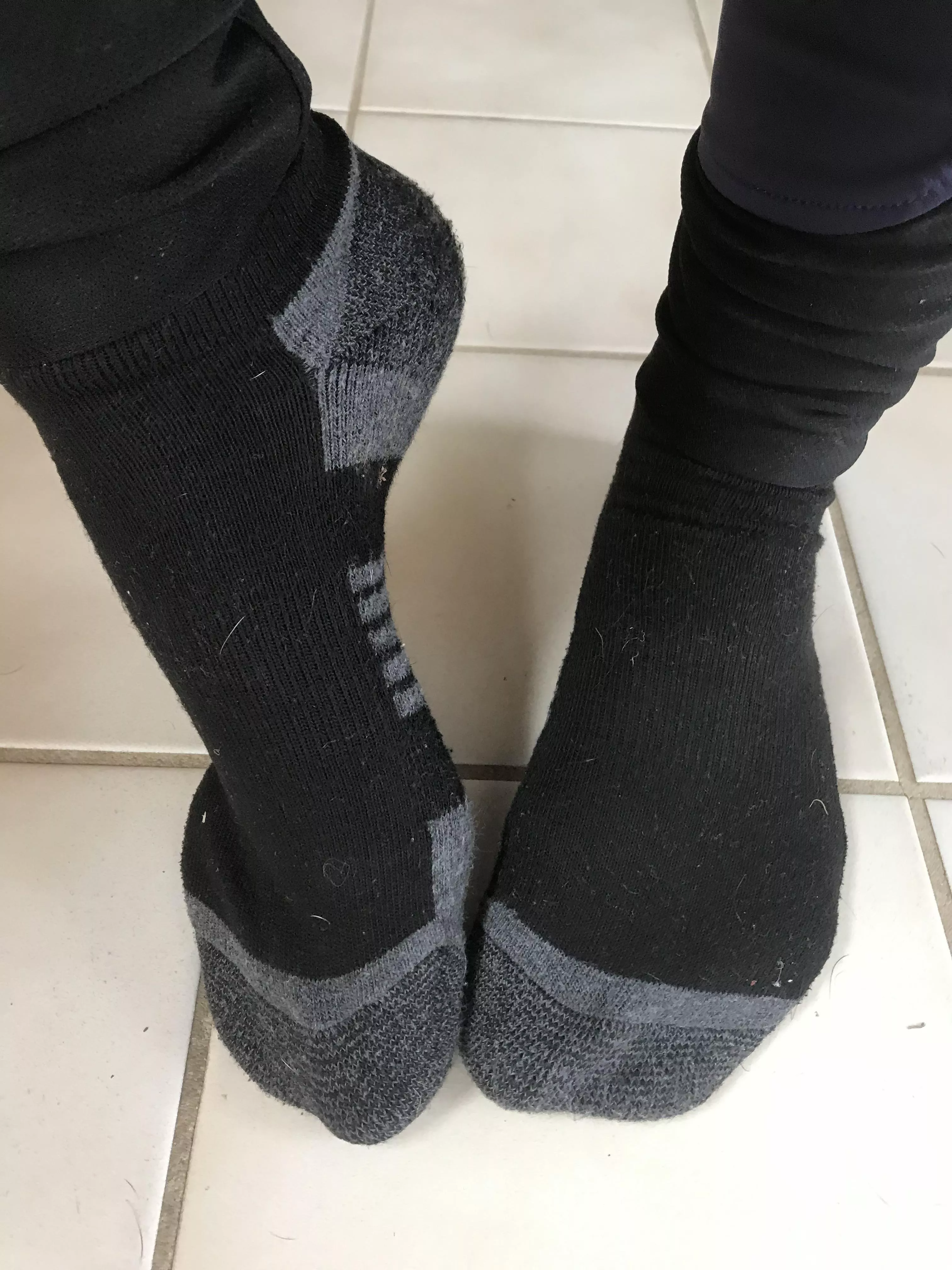 Long day of work ahead of me! I’d love a foot rub! [F]