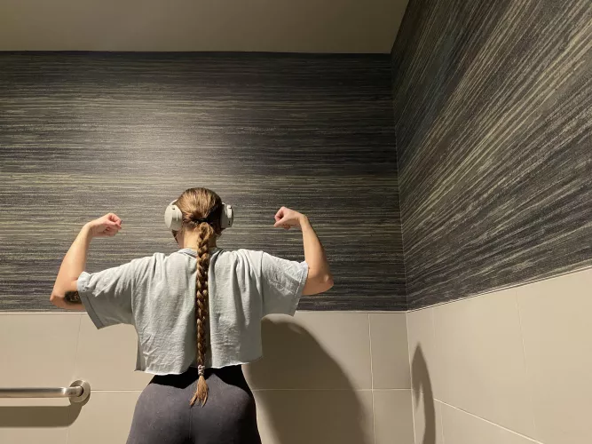 Long hair girlie [oc]