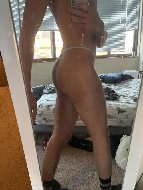 Long legged twink, talk dirty to me in my DM 😘