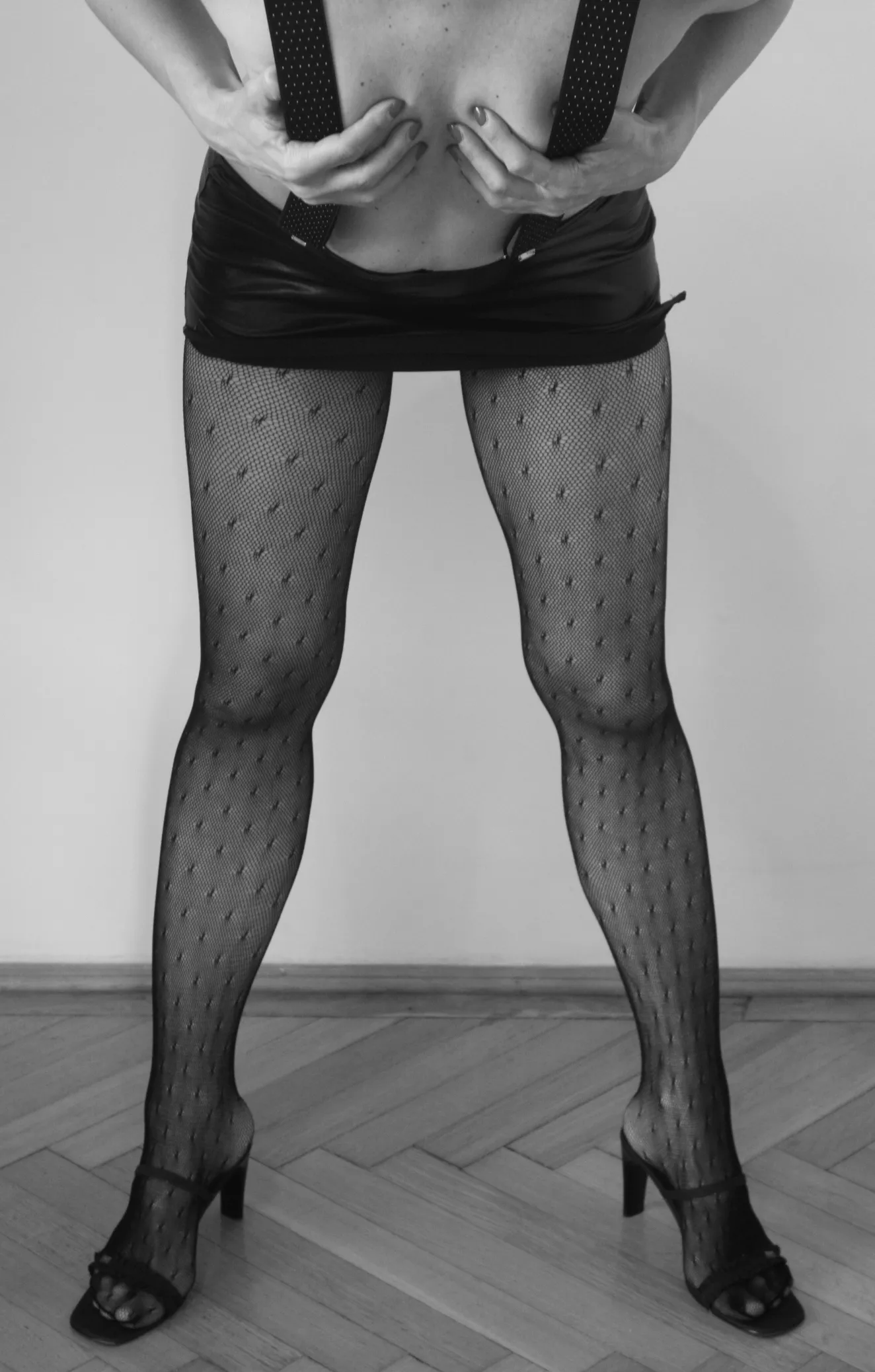 Long legs, small tits - for you guys! 😘 [OC] [F]