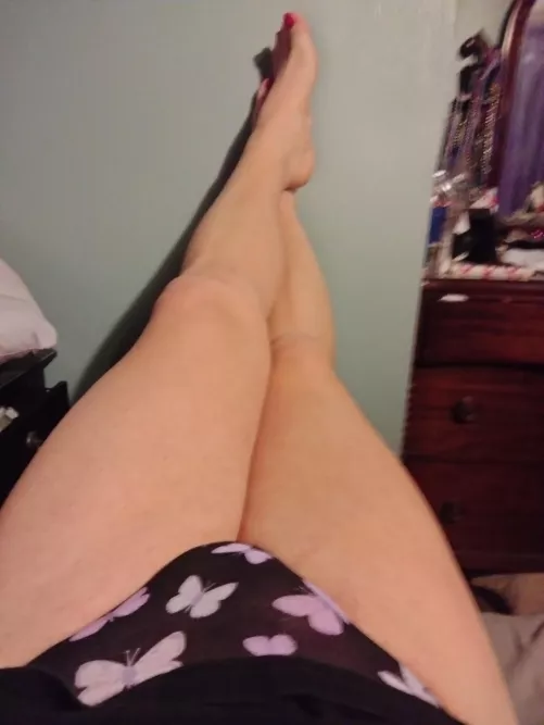 Long legs to cute feet