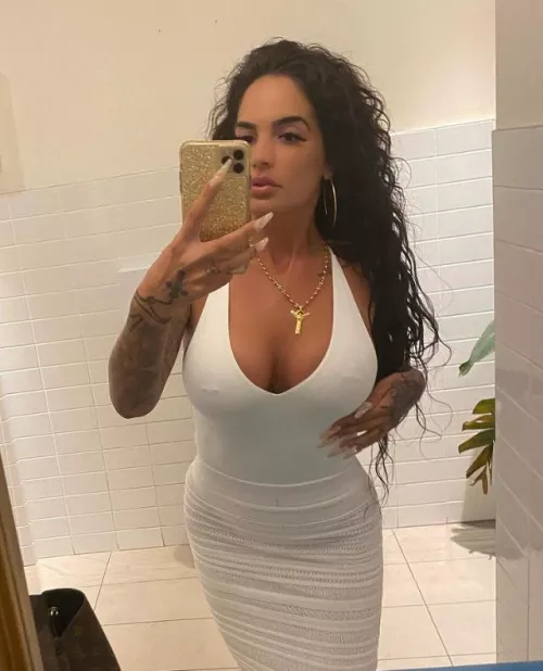 Long stiletto nails + fakes tits. Sheβs a bimbo in my eyes.