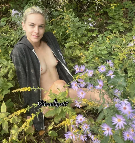 Look! A rare small titted petite found in local flora