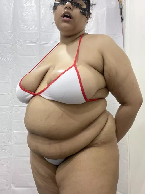 Look at that tum 🤤🥵