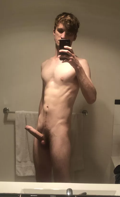 Look at this skinny little fucker with the dramatic lighting who tf gave me the right