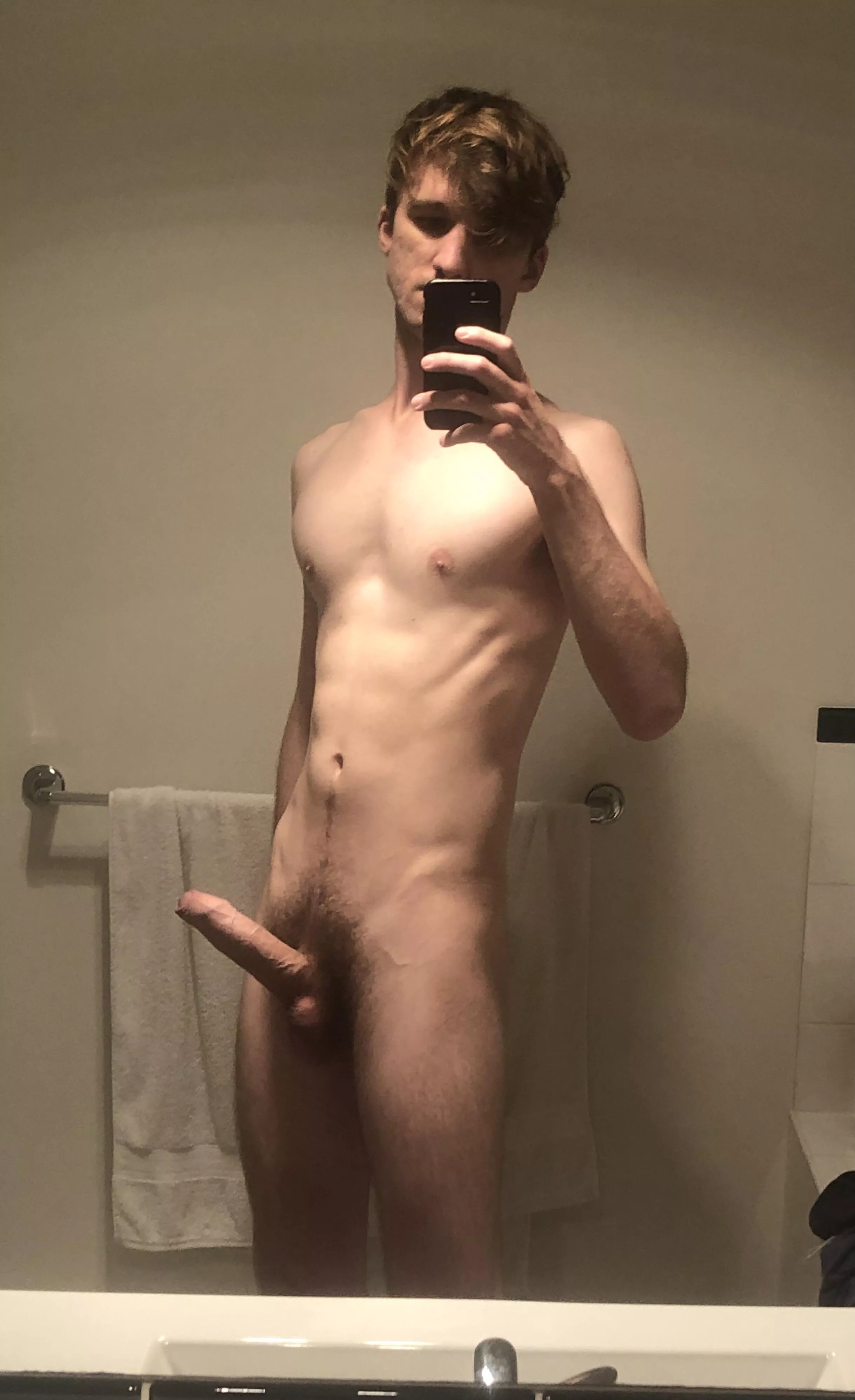 Look at this skinny little fucker with the dramatic lighting who tf gave me the right