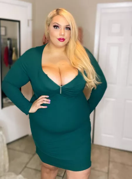 Look how cute my belly looks 🤤