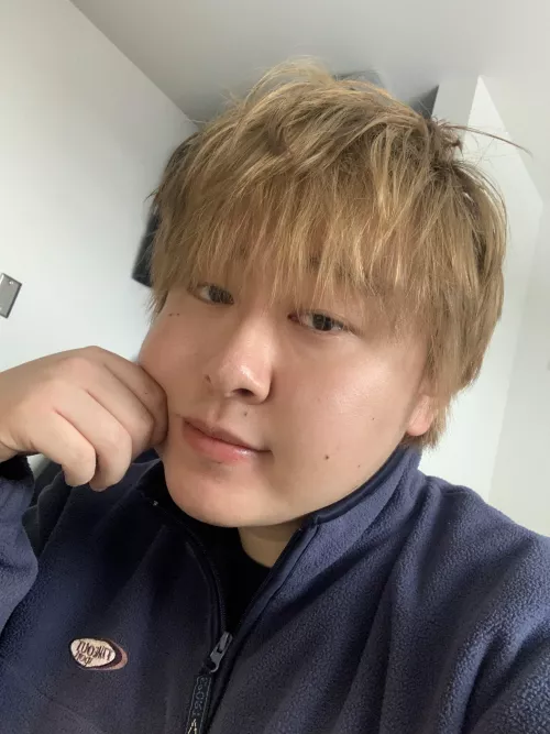 Look how long my hair is 🙄 I’m gonna get a haircut when I go down to Vancouver. Look how long my hair is 🙄 I’m gonna get a haircut when I go down to Vancouver.