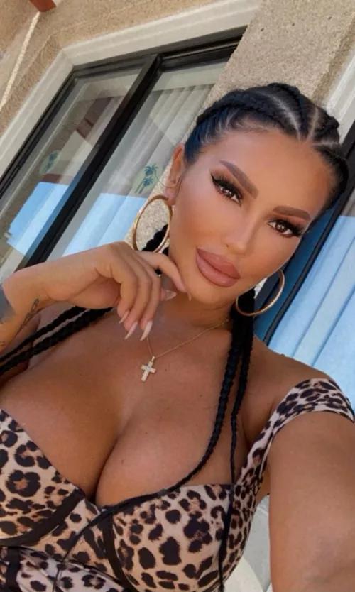 Look into my eyes please 🖤💋