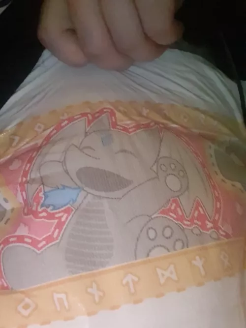 Look what I'm weariiiiing, I won't leak cause I've got this dragon protecting me 🙈