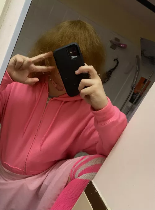 Looked through my photo gallery and found some old pics, do I look good? Looked through my photo gallery and found some old pics, do I look good?