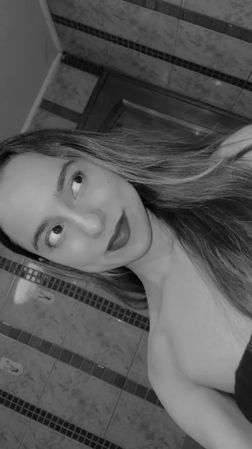 Looking at … 😊😉 [f20]