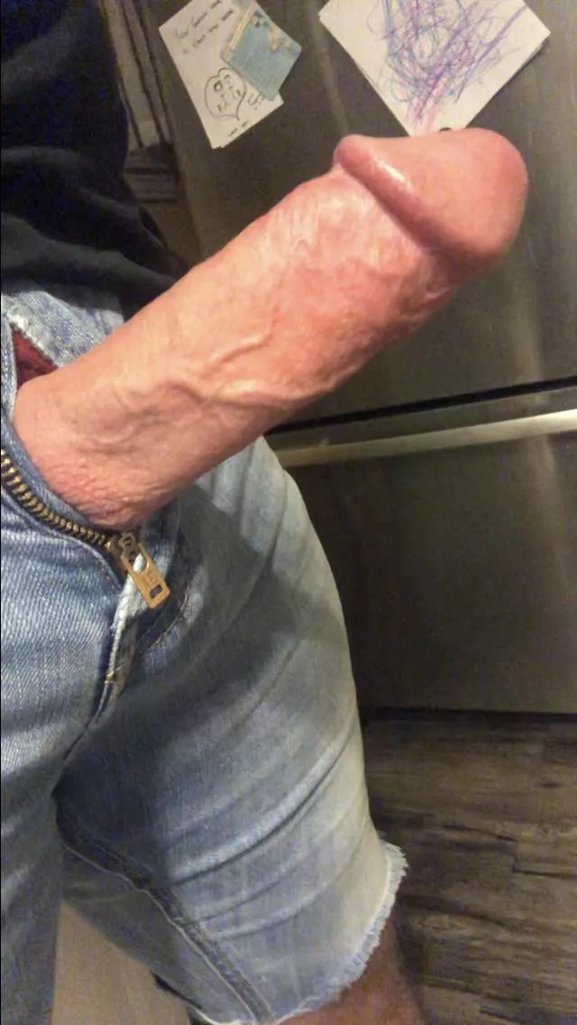 Looking for a cake to give my hubby on his birthday 🥳🍆 DM for more info 👄