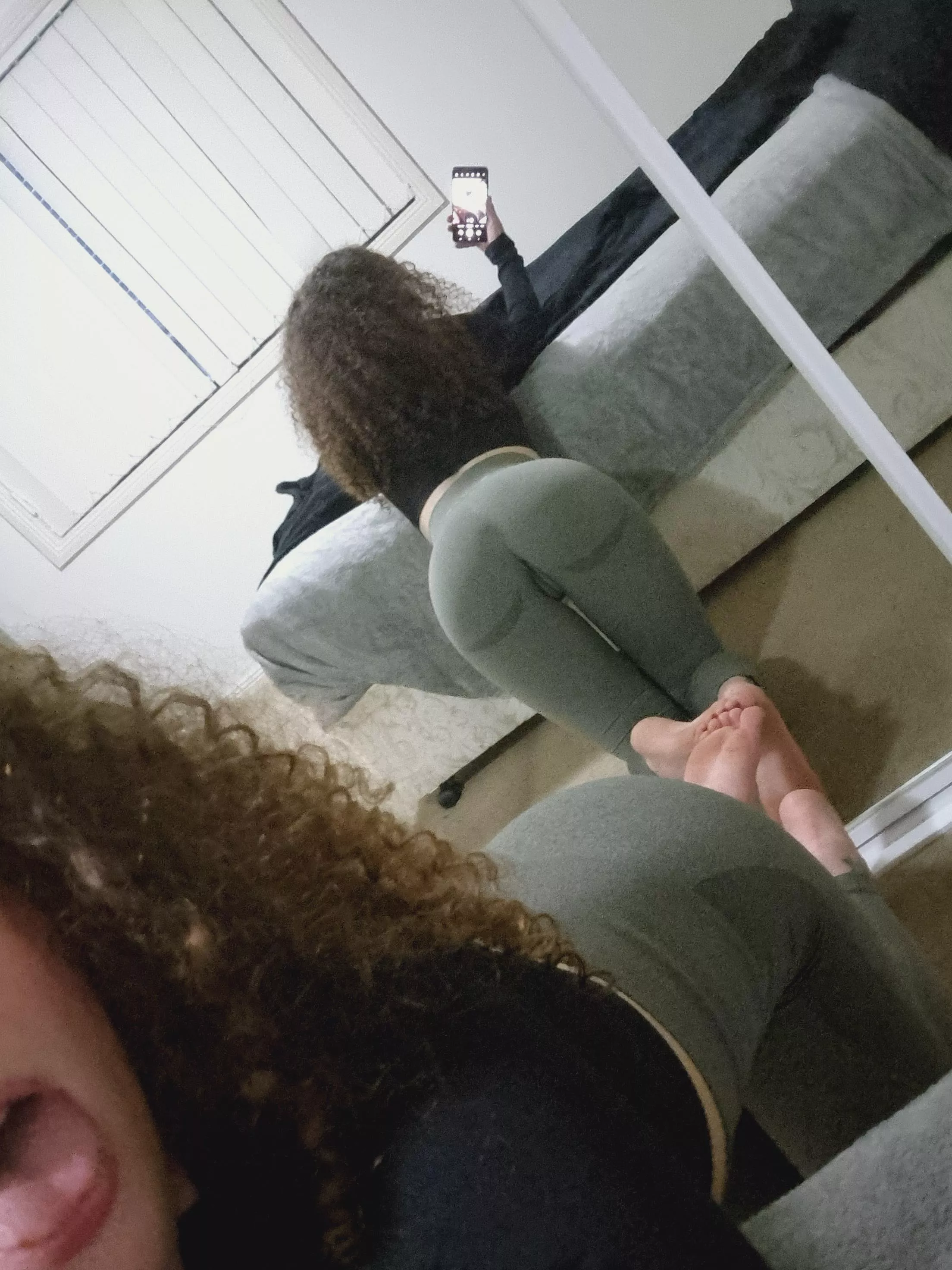 looking for a man who will hold my hair while i give head