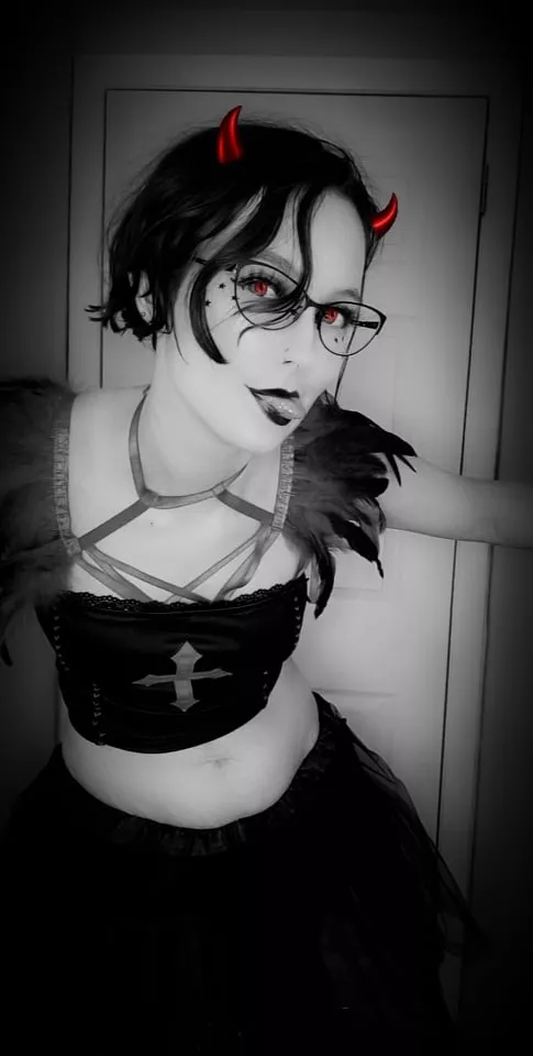 Looking for a quirky lil demon to play with? Looking for a quirky lil demon to play with?