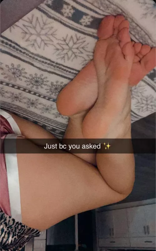 Looking for another foot girl I can handle around π