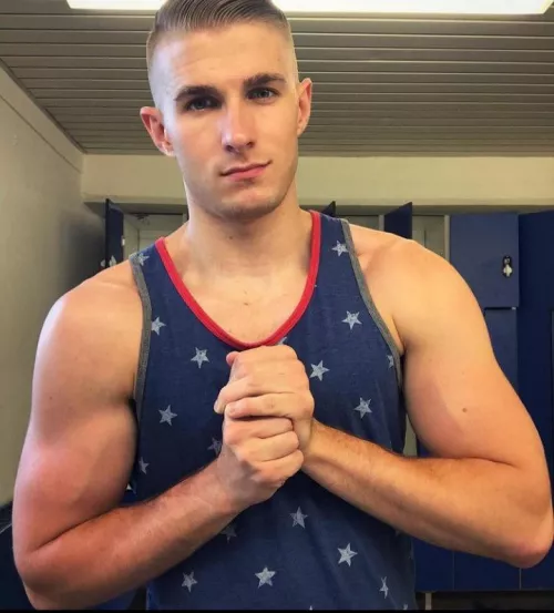 Looking for iPhone..For better pics..🥵 Looking for iPhone..For better pics..🥵